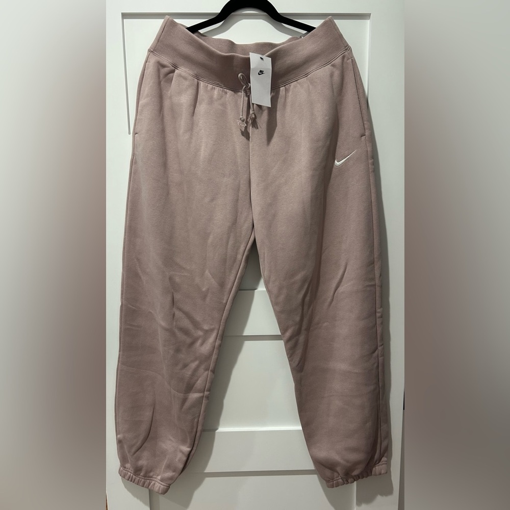 Nike Women’s Light Mauve Oversized High Rise Fit Large